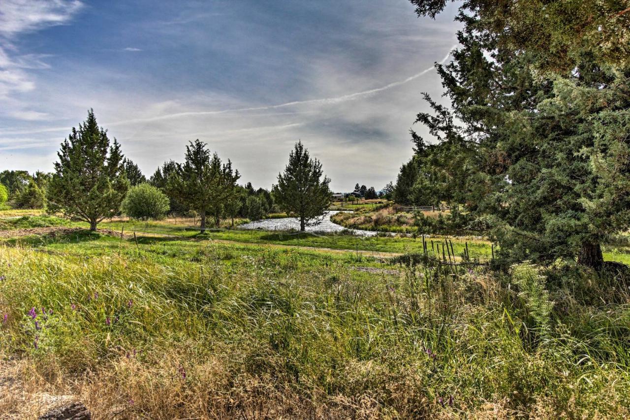 Updated Farmhouse With Deck On Central Oregon Canal! Villa Bend Exterior foto